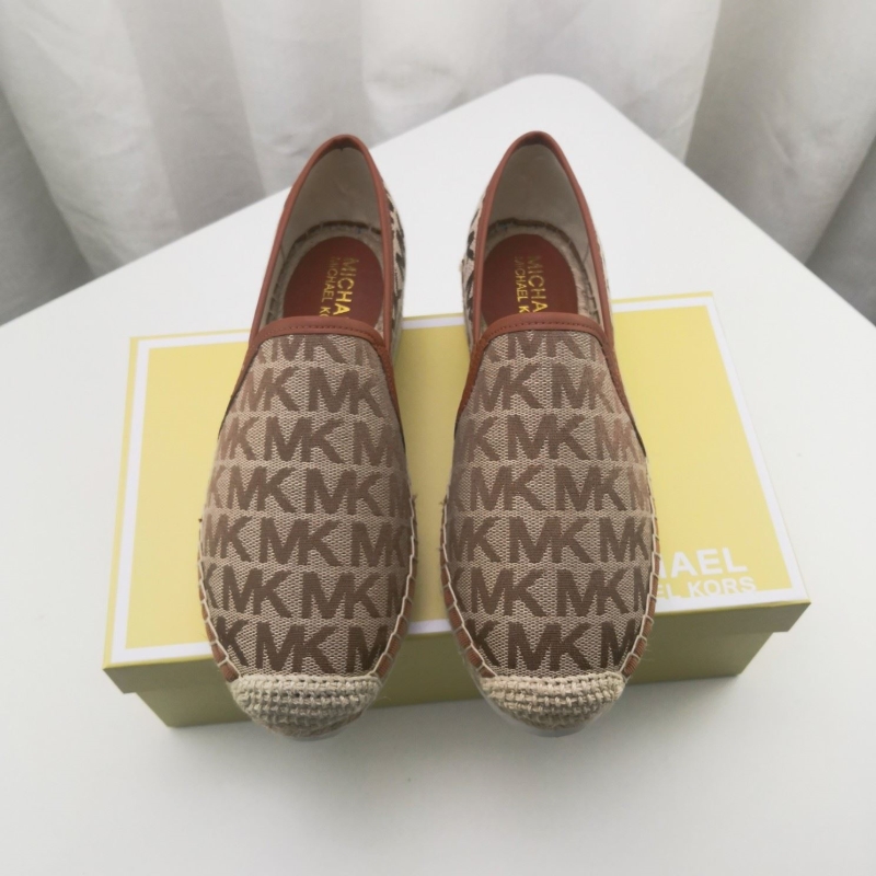 Other flat shoes